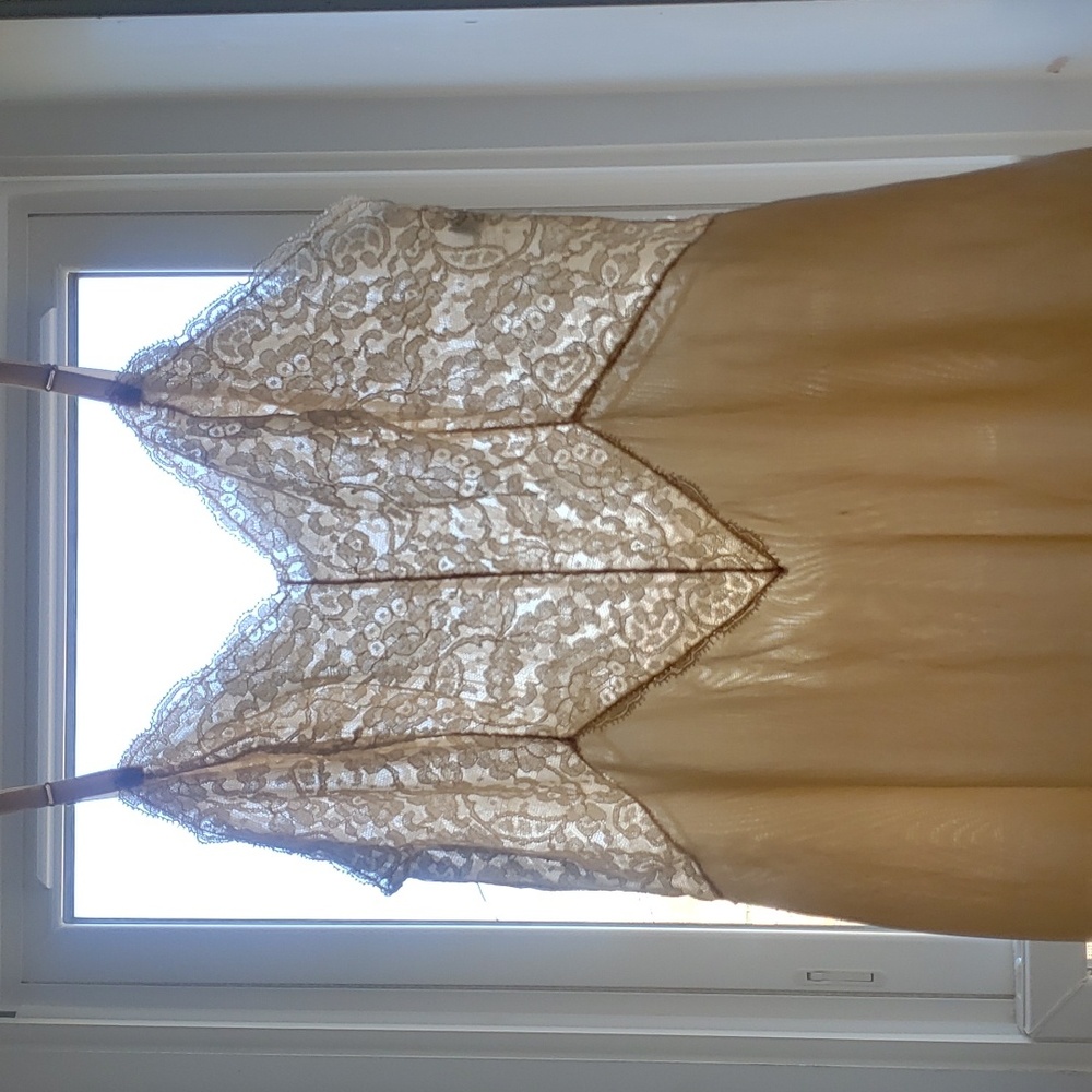 50s Vanity Fair nylon slip nude beige 36 medium silky soft vintage 1950s
